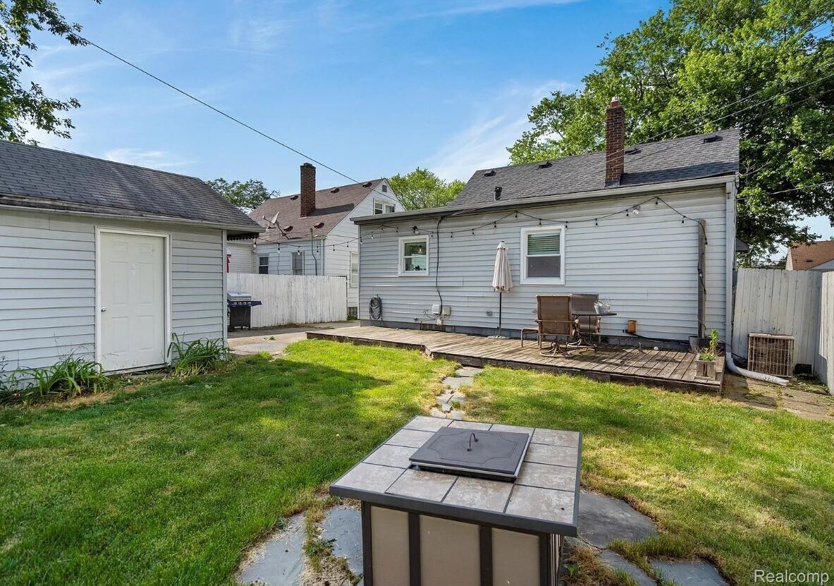 Backyard & Porch - 2204 Mahan St