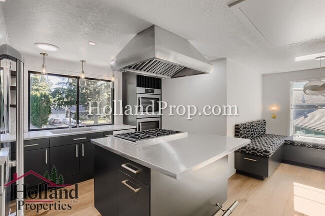 Building Photo - 3 Bedroom home in Aloha