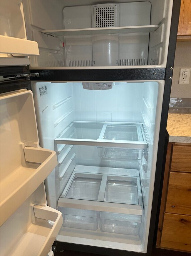 Building Photo - Available now! 3 bedroom ~ 2.5 Bathroom stylish home in Adair Village!