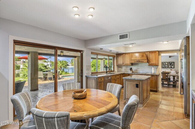 Building Photo - 7620 E Vía Del Placito