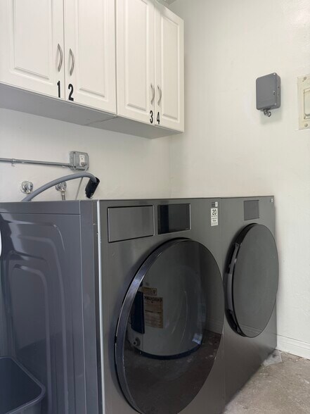 Shared laundry - 718 N Guadalupe Ave