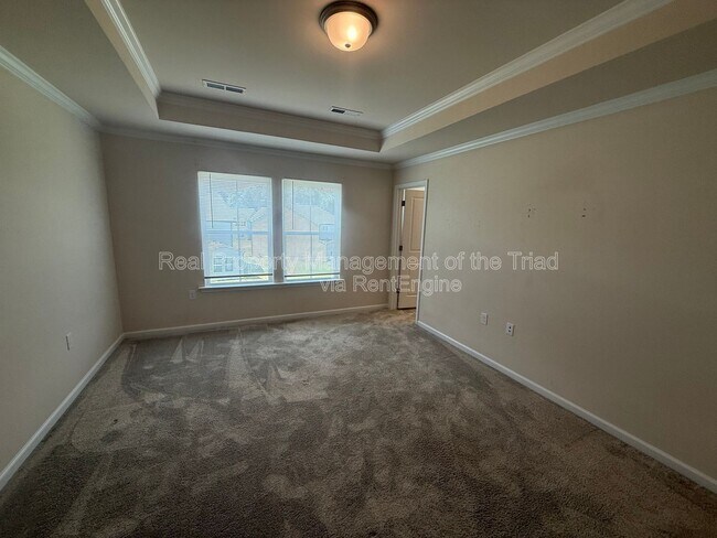 Building Photo - 886 Falls Grove Trl