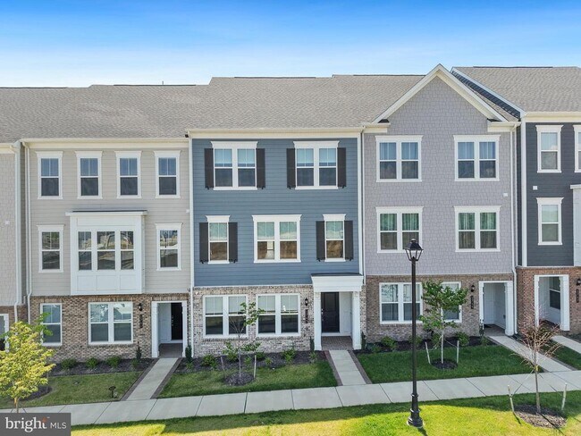Building Photo - 1743 Riverbluff Ave