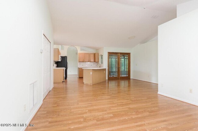 Building Photo - 2058 Forest Gate Dr E