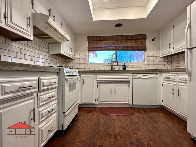 Building Photo - AVAILABLE NOW