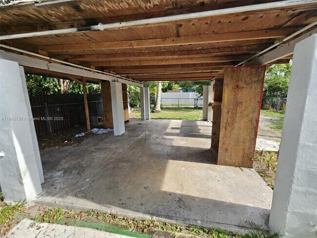Building Photo - 3 bedroom in North Miami FL 33161