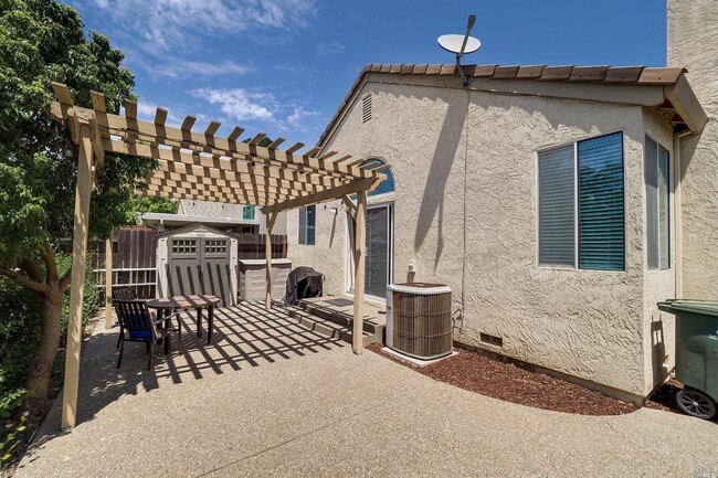 Building Photo - 915 Tipperary Dr