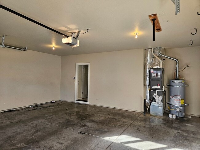Building Photo - 3Bd/2Ba Two story townhouse - Available to View!