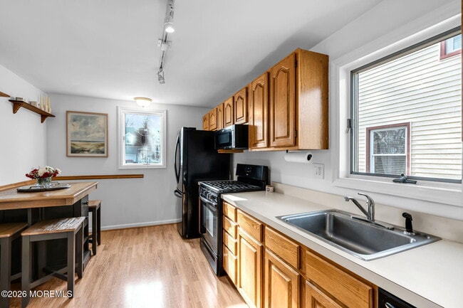 Building Photo - 80 Wilson Ave