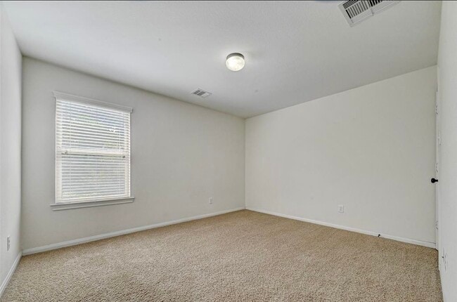 Building Photo - 11 Sagamore Ridge Pl