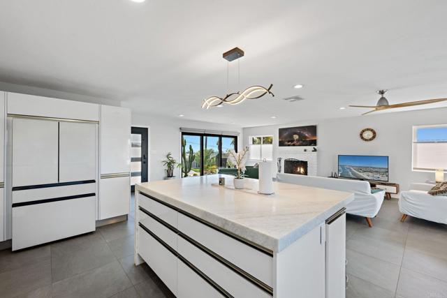 Building Photo - 2440 Dunstan St