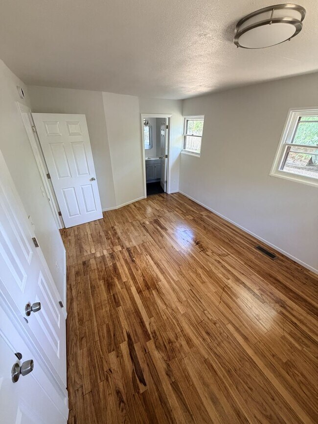 Building Photo - Beautifully Remodeled 3-Bedroom, 2-Bath Home