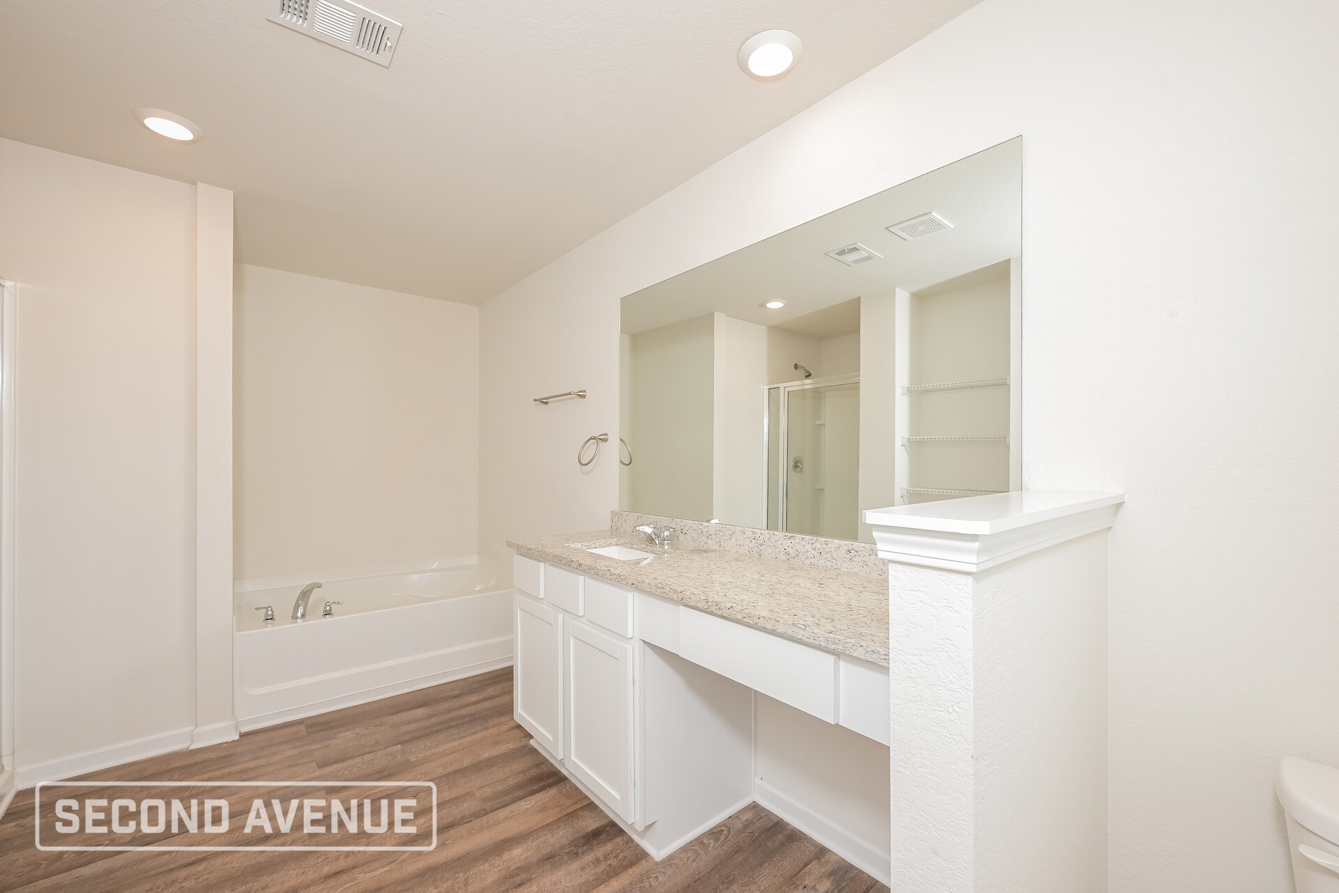 Building Photo - 726 Woody Dr