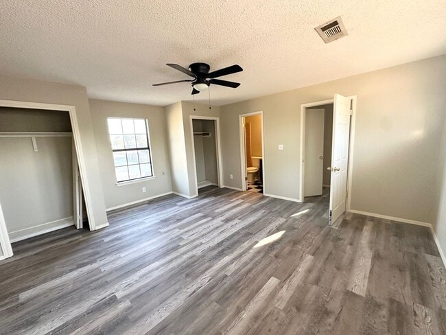Building Photo - 5 Bedroom 3.5 Bath Ready to Rent ASAP!