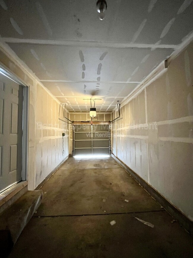 Building Photo - 1217 Bluejay Ave