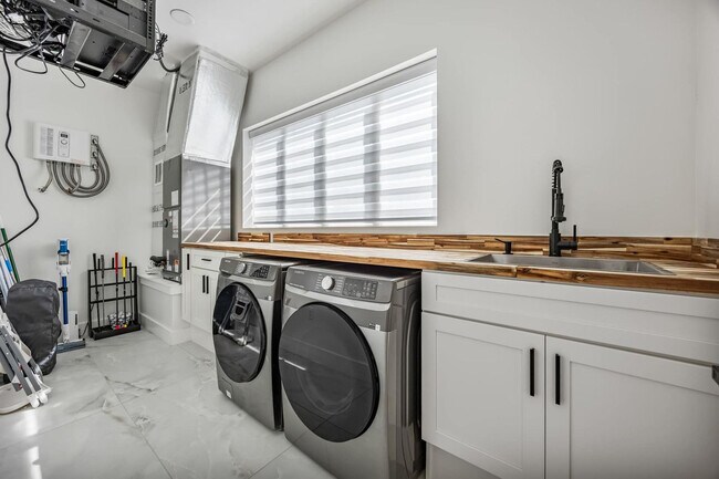 Building Photo - 2175 S Tropical Trail