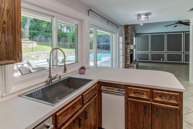 Building Photo - 2300 Cypress Point E