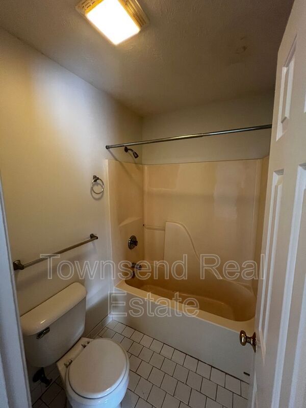 Building Photo - 1012 Ancestry Dr