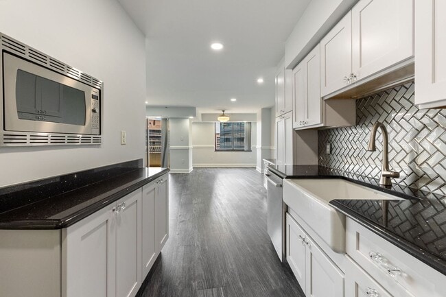 Building Photo - 1300 Crystal Dr
