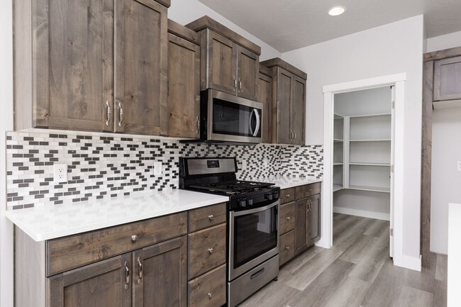 Building Photo - 6118 S Salix Wy