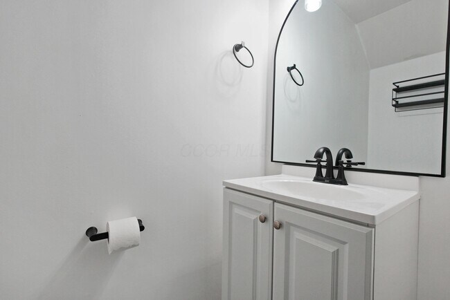 Building Photo - 6321 Marsh Wren Drive