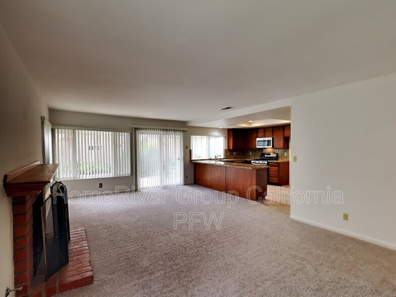 Building Photo - 3910 Coronado Cir