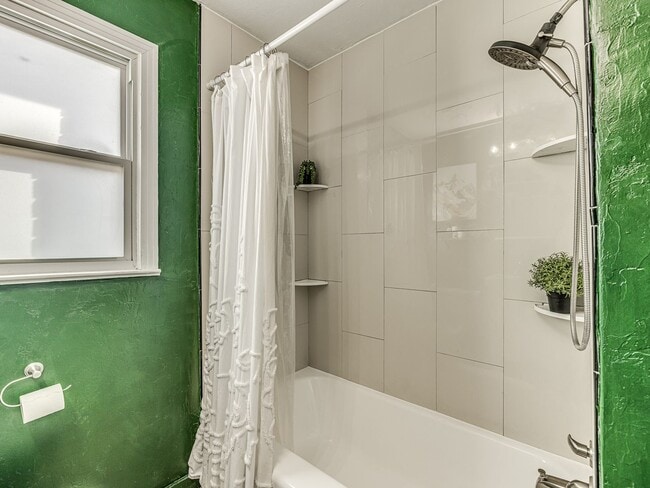 Building Photo - Super Sweet Home - All Appliances Included! 5 Minutes from Lake Hefner