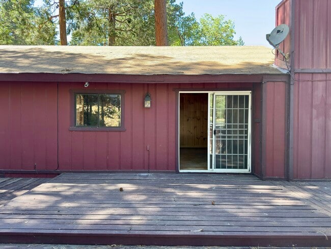 Building Photo - 31551 Wagon Wheel Dr