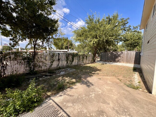 Building Photo - 5638 Curzon Ave