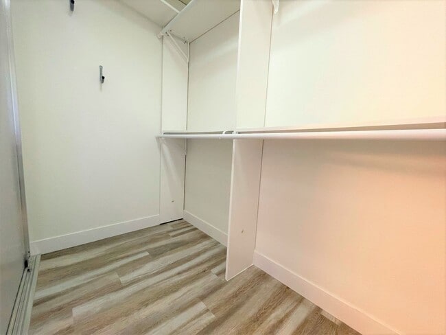 Building Photo - Two Oversized Rooms is what you looking for!