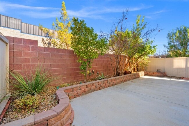 Building Photo - Elegant 3 Bedroom Home with Gourmet Kitchen, Office, & Landscaped Backyard