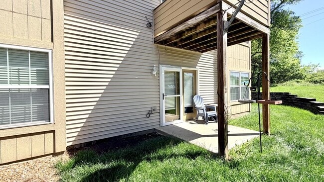 Building Photo - 1301 Tracy Ave