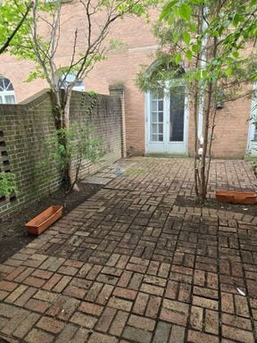 Building Photo - Upscale beautiful and spacious 3-bedroom, 2.5-bathroom apartment Oakland/Shadyside area