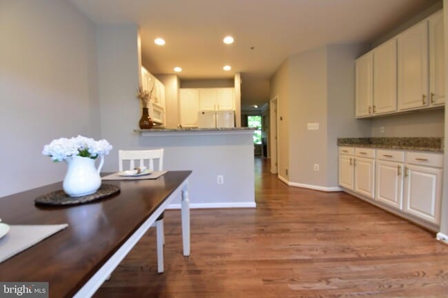 Building Photo - 5053 Kilburn St