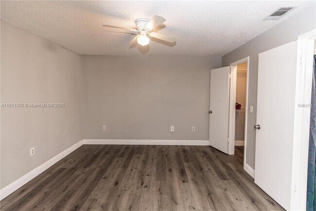 Building Photo - 623 Dory Ln