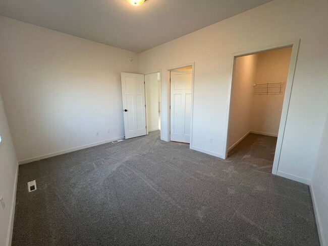 Building Photo - 3836 33rd St S