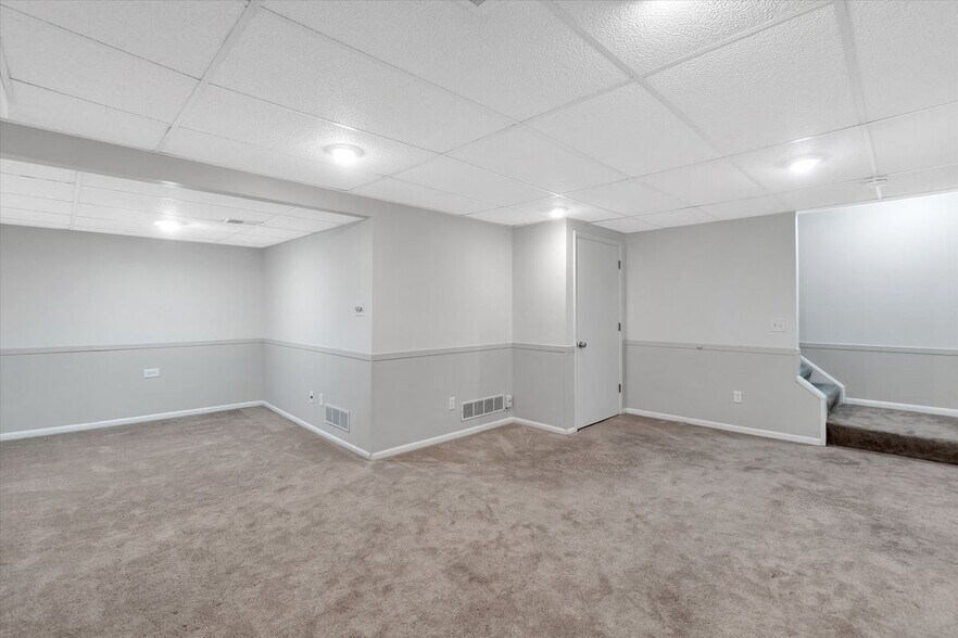 Building Photo - 22224 Edgewater