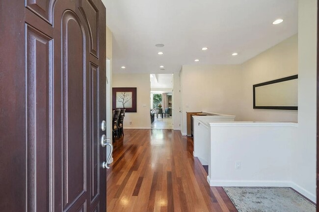 Building Photo - 530 Irven Ct