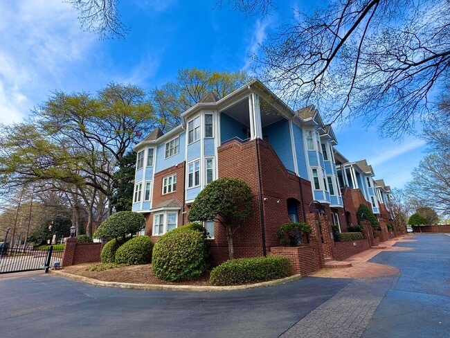 Building Photo - Top-Floor End Unit Condo at New Bern Place