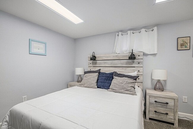 Building Photo - Golden Duplex > Unit is fully furnished feels like NEW!