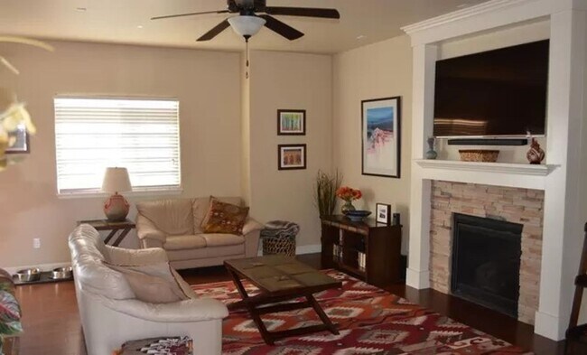 Building Photo - Beautiful 4 Bedroom Home in Desirable Springs Ranch Area!