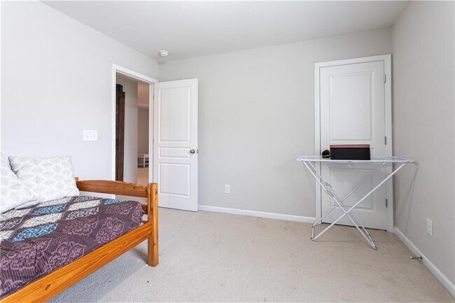 Building Photo - 302 Pebblestone Ln