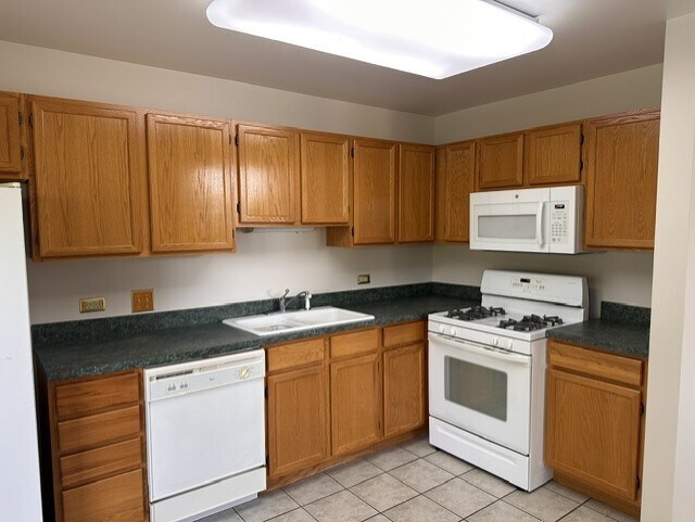 Building Photo - 13902 Cambridge Cir