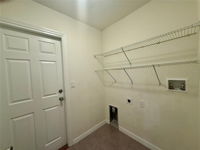 Building Photo - 350 W Ct St