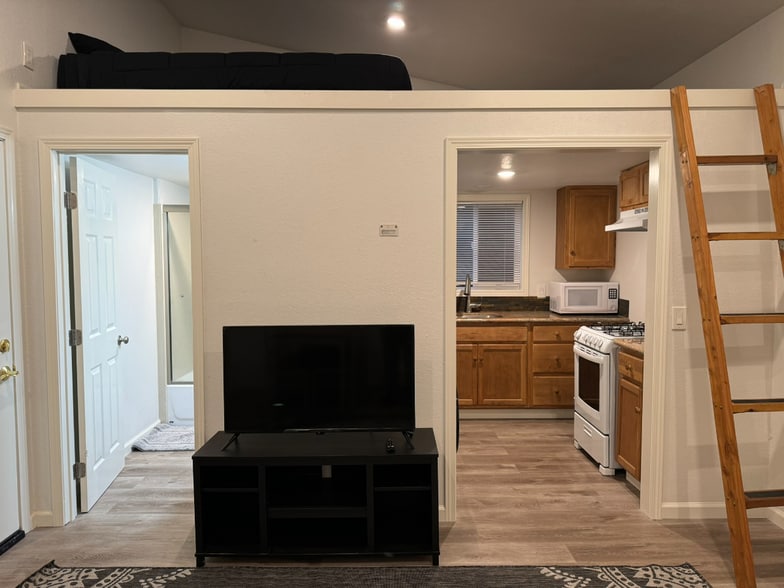 Building Photo - 6167 Overdale, ADU