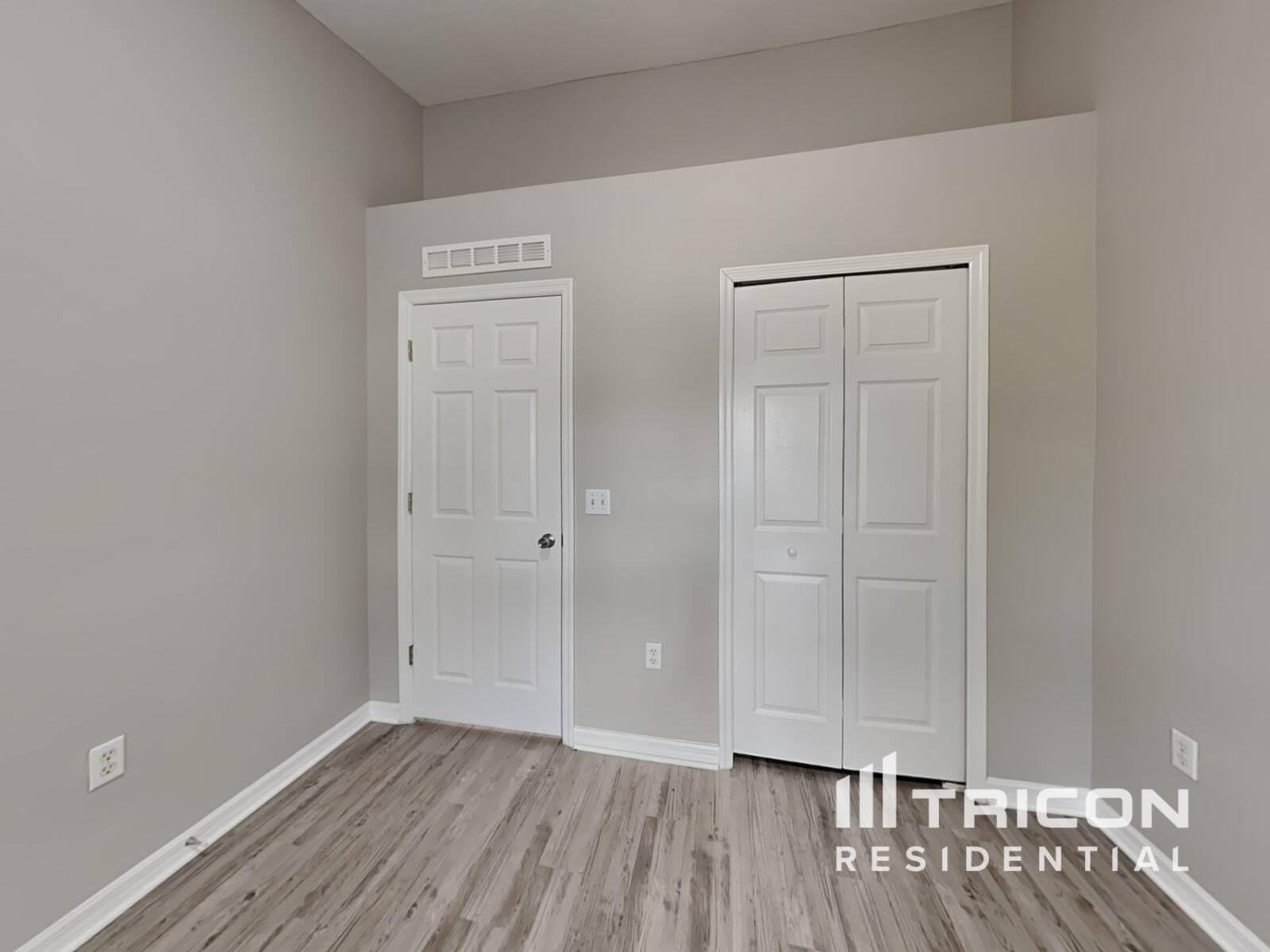 Building Photo - 262 King Arthur Ct