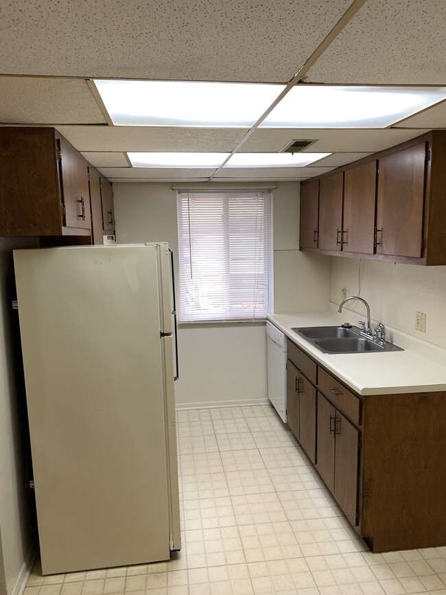 Kitchen with eat in Dining area - 906 Eckhart Ave