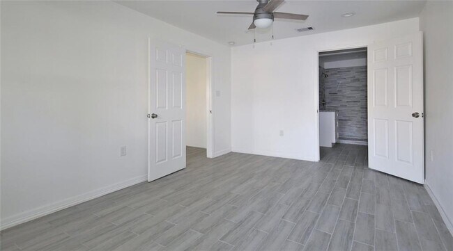 Building Photo - 5230 Pensdale St