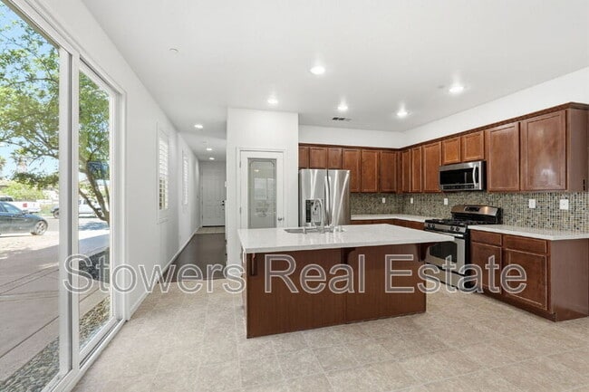 Building Photo - 651 N Andalusia Way