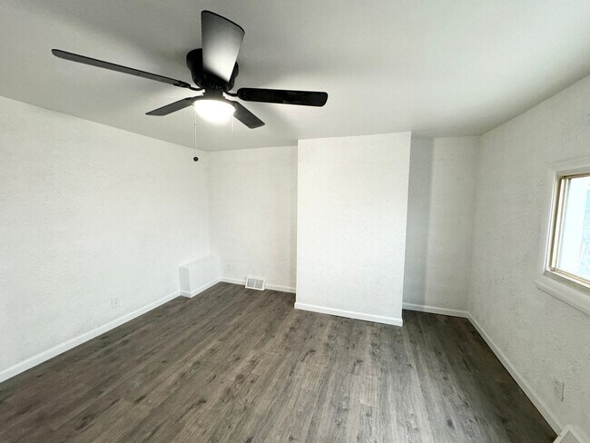 Building Photo - 306-306 Pilgrim Way